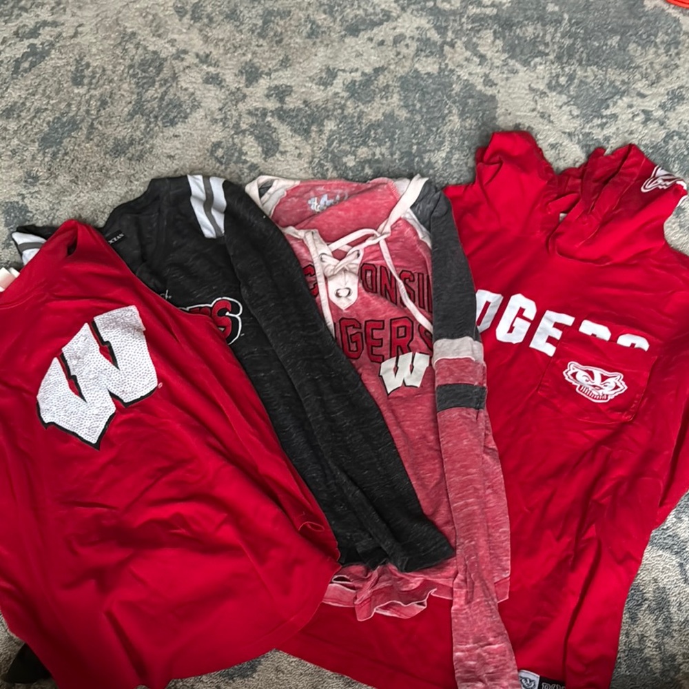 *Bundle* Wisconsin Badgers 4 piece women top
Madison, Wisconsin